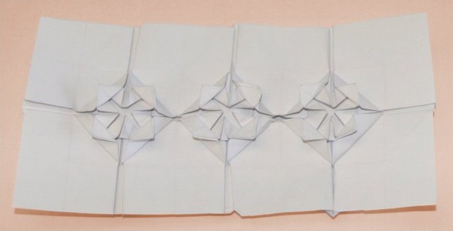 Box Pleat Flower Tesselation
The base for each flower is Toki Yen's Box Pleat.